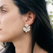 Boucles d'oreilles fleur 30x26 mm Résine époxy Acier inoxydable 304L Doré Blanc x2