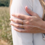 Bague fine avec oxydes de zirconium serti étoile T57 Acier inoxydable 304L Doré x1