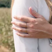 Bague fine avec oxydes de zirconium serti étoile T57 Acier inoxydable 304L Doré x1