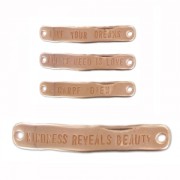 Intercalaire message 2 trous 40x7 mm doré rose x1