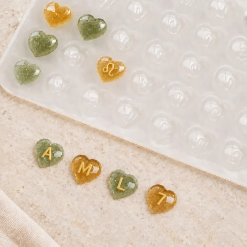 Moule silicone pour réaliser breloque coeur avec initiale en résine - Transparent