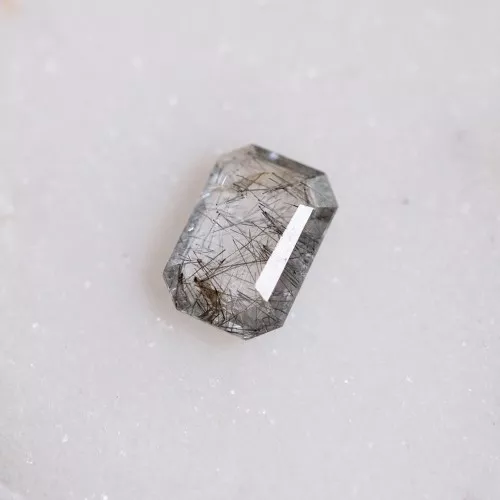 Quartz à inclusions de tourmalines rectangle 10.3x7.1 mm - 1.95 cts