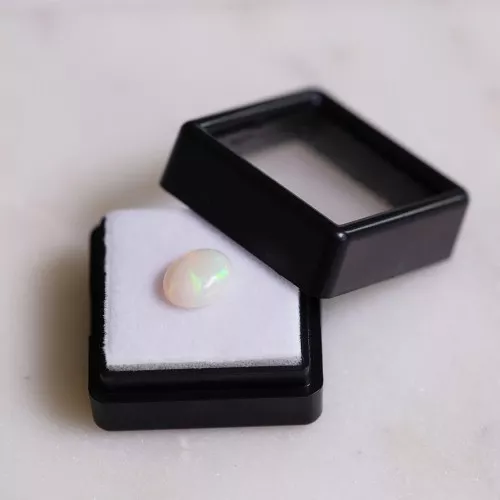 Opale d'Ethiopie ovale 9.6x7.9 mm - 1.28 cts