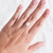 Opale d'Ethiopie ovale 9.6x7.9 mm - 1.28 cts