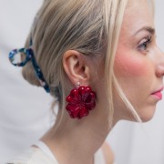 Boucles d'oreilles fleur 48 mm en résine opaque - Marbré Rouge foncé pailleté x2