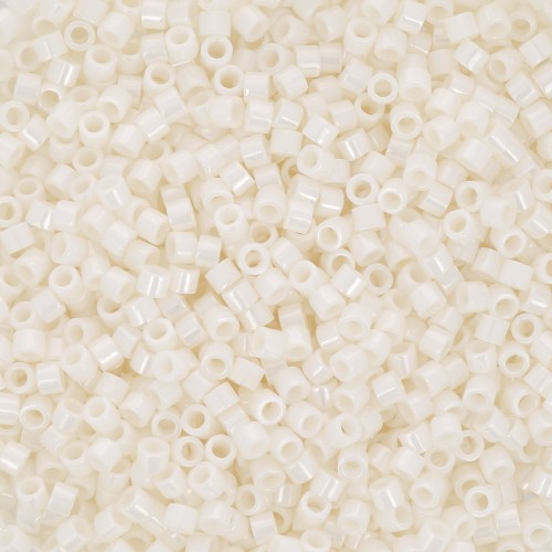 Toho Aiko 11/0 1.6 mm TA01122 - Opaque Navajo White Luster x4g