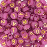 Assortiment de 200 perles plates lettres alphabet 7 mm - Framboise - Doré|raw }}