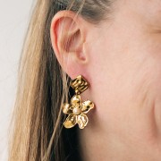 Pendentif fleur 33x28 mm cabochon imitation nacre Acier inoxydable 304L Doré x1