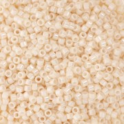 Toho Aiko 11/0 1.6 mm TA01123 - Opaque Light Beige Luster x4g|raw }}