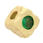 Perle carrée martelée 5 mm avec oxyde de Zirconium - Doré à l'or fin - Vert x1