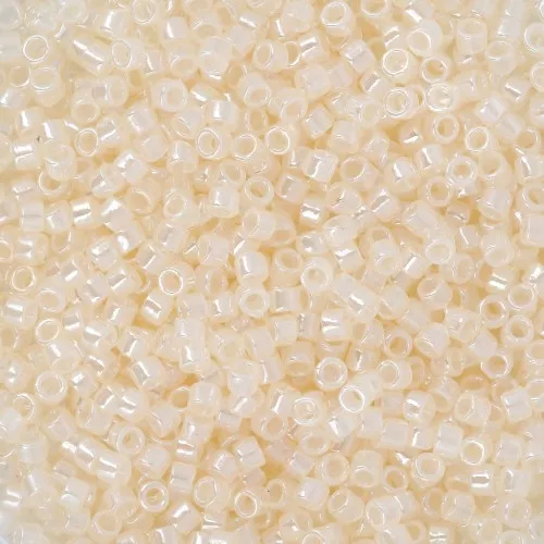 Toho Treasures 1.8 mm TO1T147 - Light Ivory Ceylon x8g