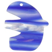 Pendentif oiseau en acetate 30x26 mm - Rayé - Bleu foncé - Blanc nacré x1|raw }}