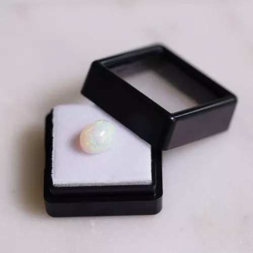 Opale d'Ethiopie ovale 9.7x7.9 mm - 2.20 cts