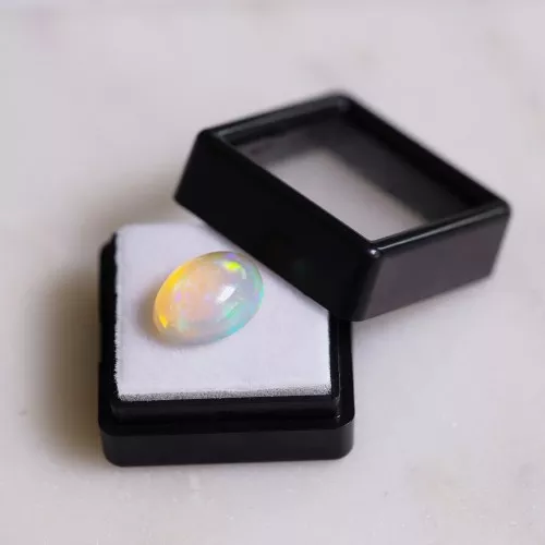 Opale d'Ethiopie ovale 13.9x10.1 mm - 4.7 cts