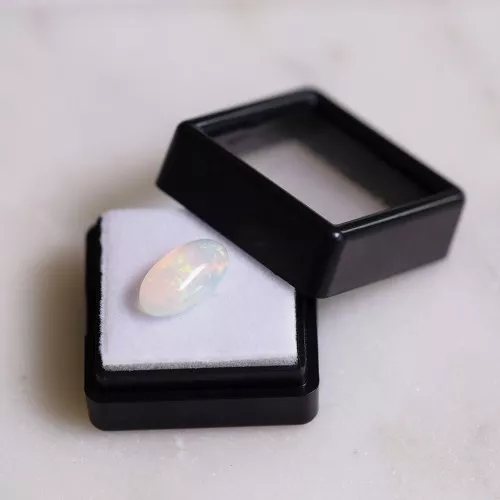 Opale d'Ethiopie ovale 13.5x7.7 mm - 2.4 cts