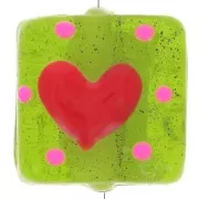 Rouge - Perle carré en verre 15x15 mm - motif coeur - Vert olive - Rouge x1 Perle carré en verre 15x15 mm - motif coeur - Vert olive - Rouge x1
