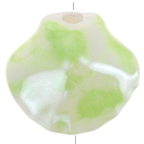 Perles coquillage en céramique 12x13.5 mm - Blanc irisé - Tacheté vert clair x4