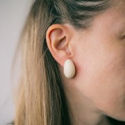 Boucles d'oreille gouttes 28x16 mm en résine opaque - Violet foncé marbré x2