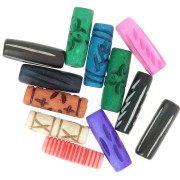 Assortiment de perles tubes 25x8 mm en os gravé - Multicolore x24g|raw }}