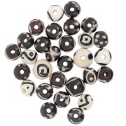 Assortiment de perles rondes aplaties 10mm à 12 mm en os peint - Noir - Blanc x49g|raw }}