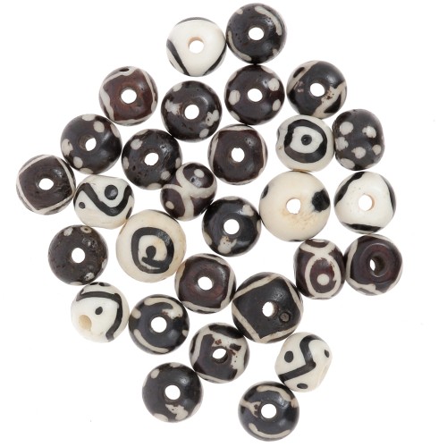 Assortiment de perles rondes aplaties 10mm à 12 mm en os peint - Noir - Blanc x49g