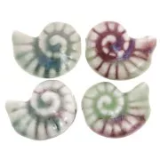 Perle coquillage 20x16 mm en céramique - Vert sauge - Marbré violet x1