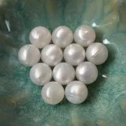 Perles rondes 14 mm en résine opaque - Blanc nacré x6