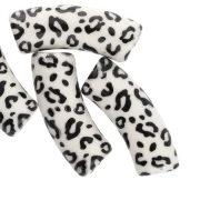 Perles tubes incurvés 35x11 mm acrylique opaque - Motif guépard - Ecru - Noir x4