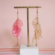 Sequins pétales de fleurs incurvés 20x17mm en acrylique transparent - Rouge AB x12