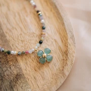 Pendentif fleur 16 mm en pierre gemme - Doré à l'or fin - Aventurine x1