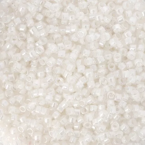 Toho Aiko 11/0 1.6 mm TA011030 - White Lined Crystal x4g