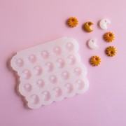 Moule en silicone Géa Creations pour réaliser des breloques soleil et lune x1