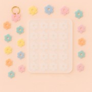 Moule en silicone Géa Creations pour réaliser des pendentifs fleur 15 mm x1