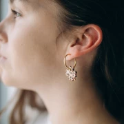 Breloque trèfle 19 mm en acétate - Marbré Transparent nacré pailleté x1