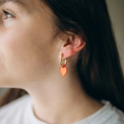 Breloque coeur ex-voto 19.5x13 mm en acétate - Marbré ivoire x1