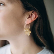 Pendentif fleur en acrylique 25 mm - Pailleté doré x1