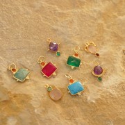 Breloque losange 8 mm en Amethyste et cabochon 3 mm Onyx vert - Doré à l'or fin x1