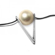 Intercalaire lettre V 2 trous 28x20 mm Placage Argent fin vieilli x1