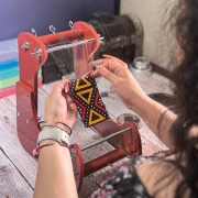 Métier à tisser des perles sur pieds et ajustable en bois x1