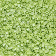 Toho Aiko 11/0 1.6 mm TA01131 - Opaque Sour Apple Luster x4g|raw }}