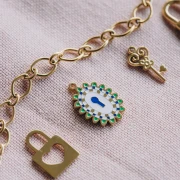 Mes bijoux DIY - Kit bijoux Collier charms Clés en Acier Inoxydable Doré