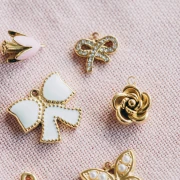 Mes bijoux DIY - Kit bijoux Collier charms Girly en Acier Inoxydable Doré