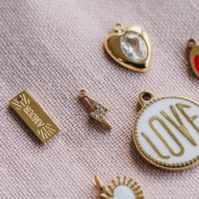 Mes bijoux DIY - Kit bijoux Collier charms Coeurs en Acier Inoxydable Doré