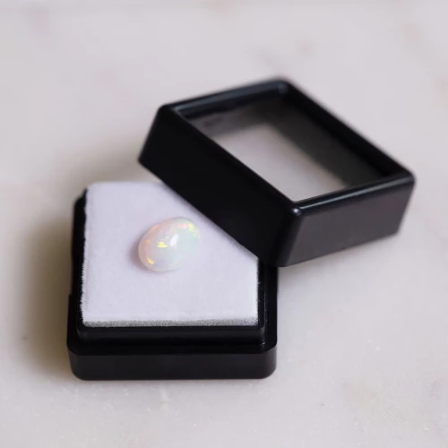 Opale d'Ethiopie ovale 9.7x7.8 mm - 1.40 cts
