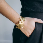 Bracelet jonc fleurs de cerisier réglable 36x160mm - Acier inoxydable Doré 304L x1