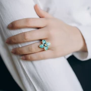 Bague fleur 23x21 mm avec résine époxy - Acier inox 304L Doré - Vert nacré x1