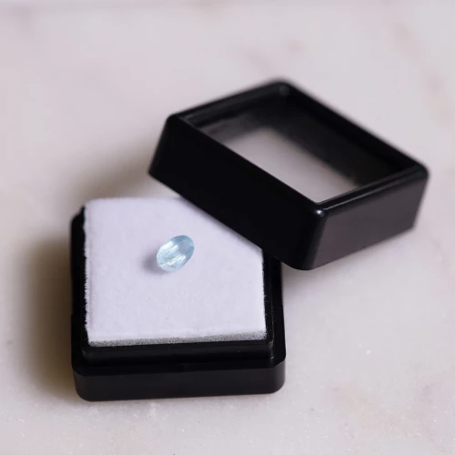 Aigue Marine ovale 6.1x4 mm - 0.40 cts