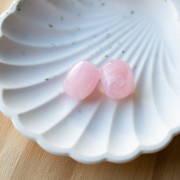 Perle baroque irrégulière en résine translucide 19x15 mm - Rose clair marbré x1