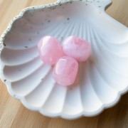 Perle baroque irrégulière en résine translucide 22x17 mm - Rose clair marbré x1