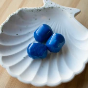 Perle baroque irrégulière en résine opaque 22x17 mm - Bleu royal marbré x1